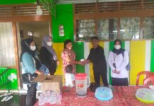 Alumni SMAN 2 Ternate Salurkan Bantuan untuk Warga Kelurahan Rua