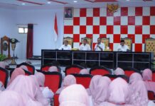 Percepat Program 100 Hari Kerja, Muhammad Sinen dan Ahmad Laiman Rapat Bersama Nakes di Tidore Walikota Tidore tengah memberikan arahan kepada Nakes di Tidore. (istimewa)