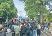 Minta Bebaskan 11 Warga Haltim, HMI se-Ternate Geruduk Polda Malut, 1 Demonstran Kena Pukul Polisi