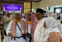Bupati Ubaid Yakub Jemput dan Dampingi Jamaah Haji Kembali ke Haltim