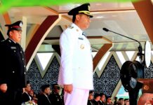 Bupati Haltim Pimpin Upacara HUT RI ke-80, Bagikan 50 Viar dan Santunan BPJS