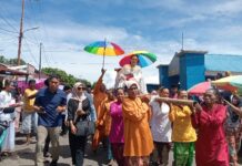 Kunjungi Pulau Hiri, Boki Nita dan Kolano Madoru Disambut Warga