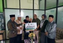 BPRS Bahari Berkesan Serahkan Zakat Perusahaan Rp125,5 Juta ke BAZNAS Kota Ternate