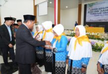 Bupati Buka Sosialisasi, Lepas 9 CJH Halmahera Timur Musim Haji 2026