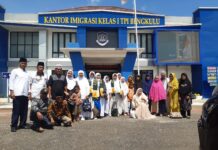 Ajib Tours Fasilitasi 25 Calon Jamaah Asal Kabupaten Empat Lawang Urus Paspor dan Vaksinasi Umroh
