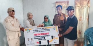 Pemdes Toin Salurkan BLT dan Insentif kepada Warga Penerima Manfaat
